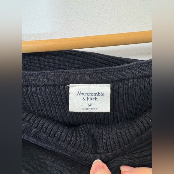 Abercrombie & Fitch Twist Front Off Shoulder Long Sleeve Top - Picture 3 of 6